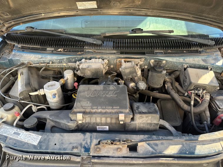 image for item NF9421 2001 GMC Safari van