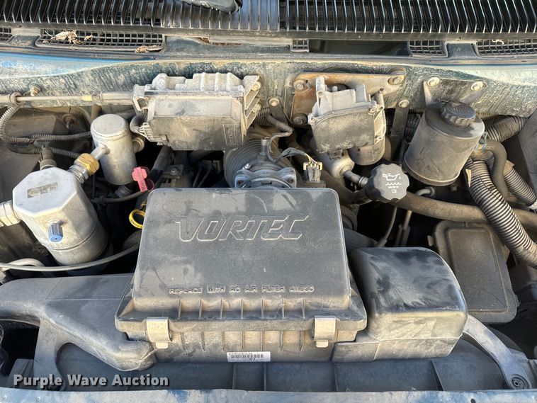 image for item NF9421 2001 GMC Safari van