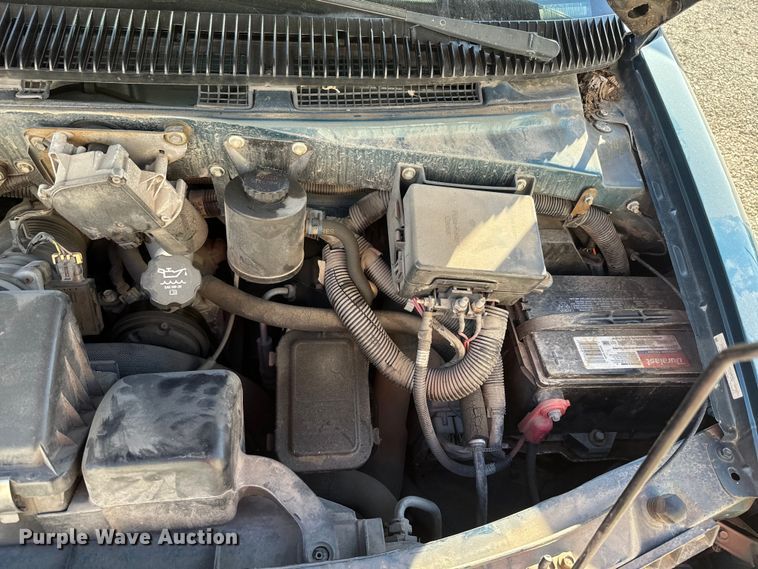 image for item NF9421 2001 GMC Safari van