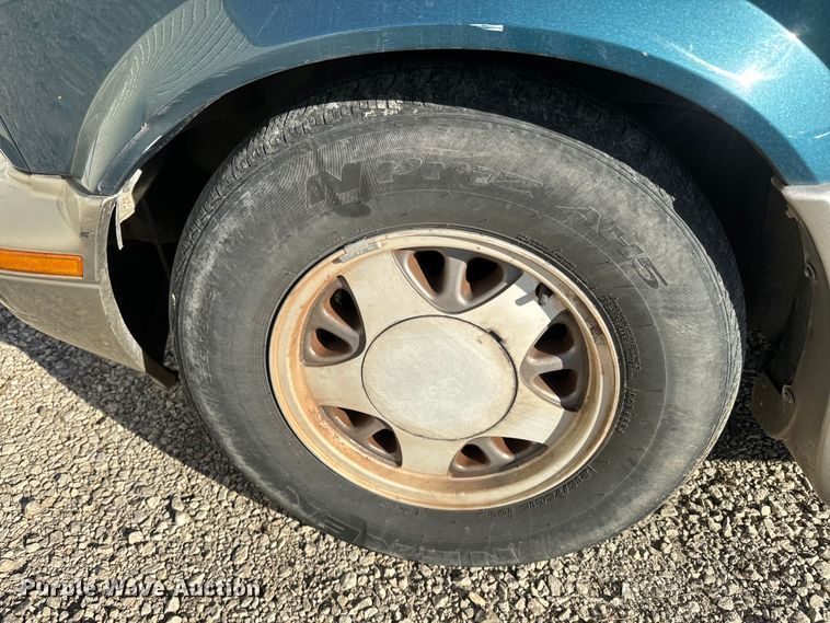 image for item NF9421 2001 GMC Safari van