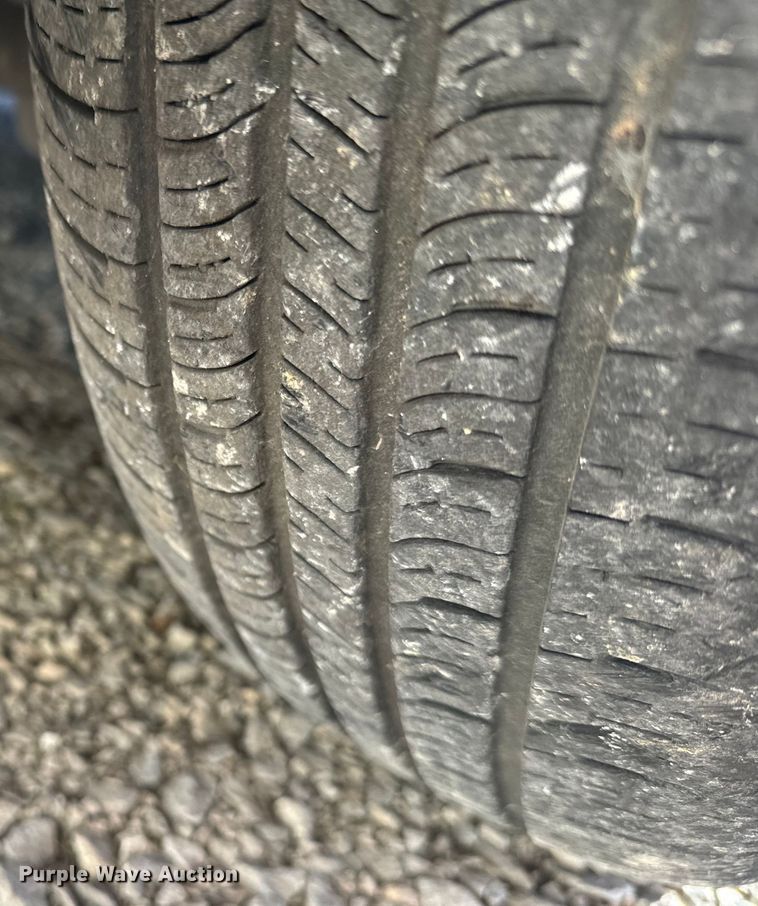 image for item NF9421 2001 GMC Safari van