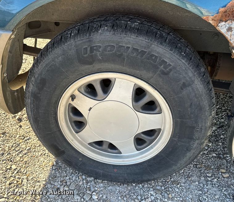 image for item NF9421 2001 GMC Safari van