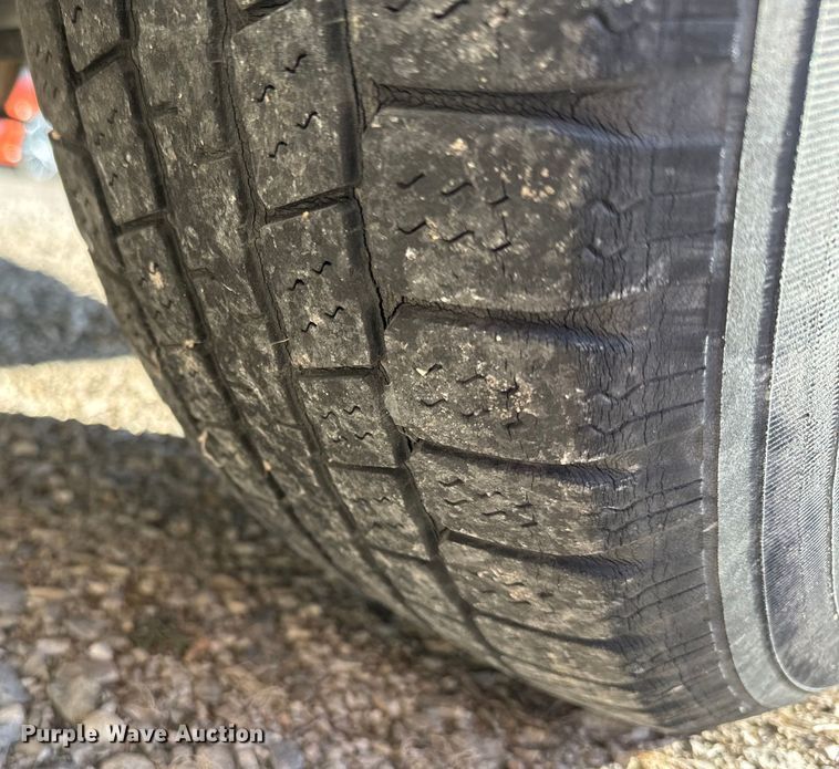 image for item NF9421 2001 GMC Safari van