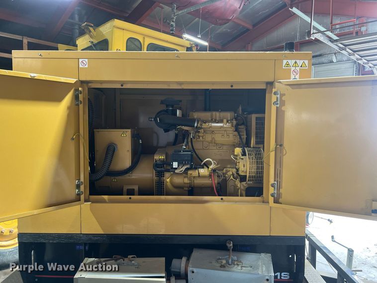 image for item NN9352 2000 Olympian D25P1S generator