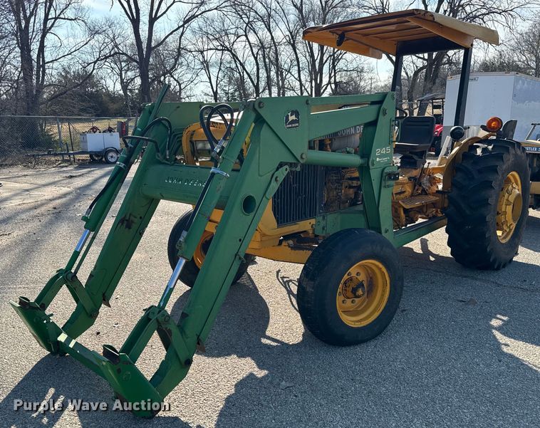 image for item NU9533 1989 John Deere 2355 tractor