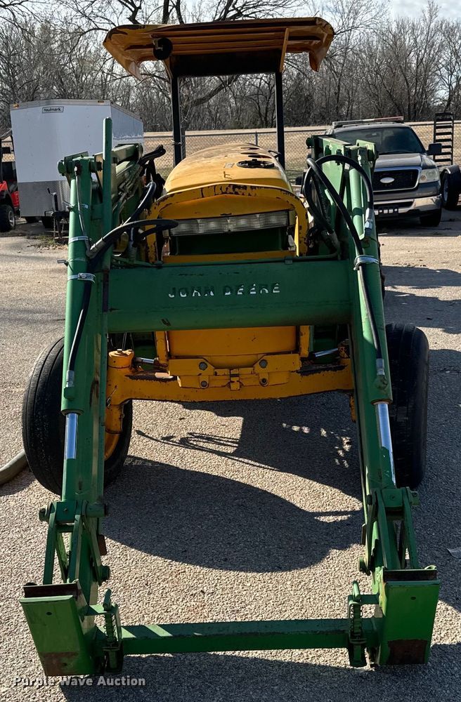 image for item NU9533 1989 John Deere 2355 tractor