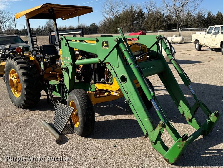 image for item NU9533 1989 John Deere 2355 tractor