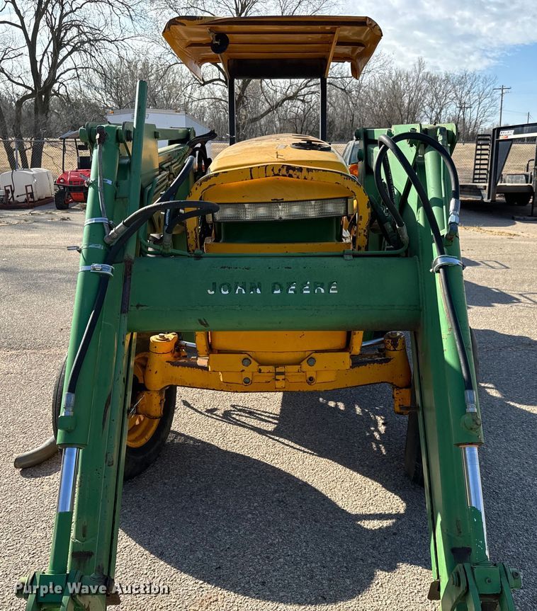 image for item NU9533 1989 John Deere 2355 tractor