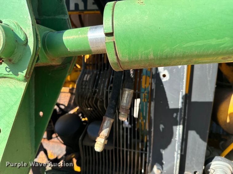 image for item NU9533 1989 John Deere 2355 tractor