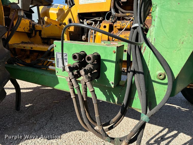 image for item NU9533 1989 John Deere 2355 tractor