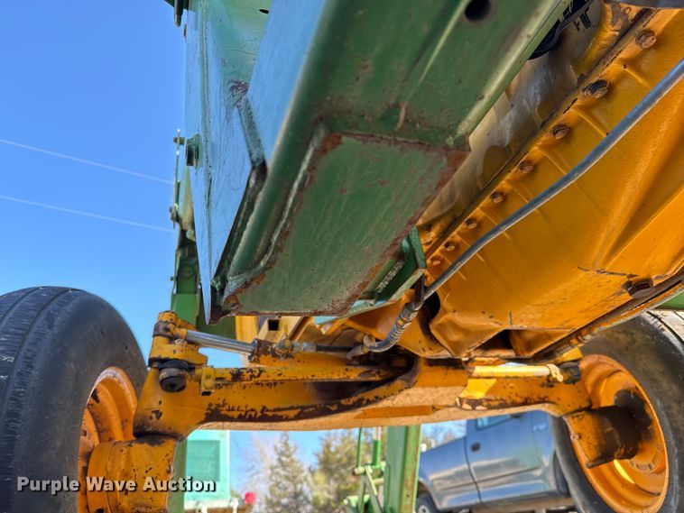 image for item NU9533 1989 John Deere 2355 tractor