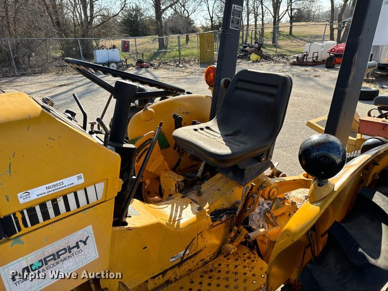 image for item NU9533 1989 John Deere 2355 tractor