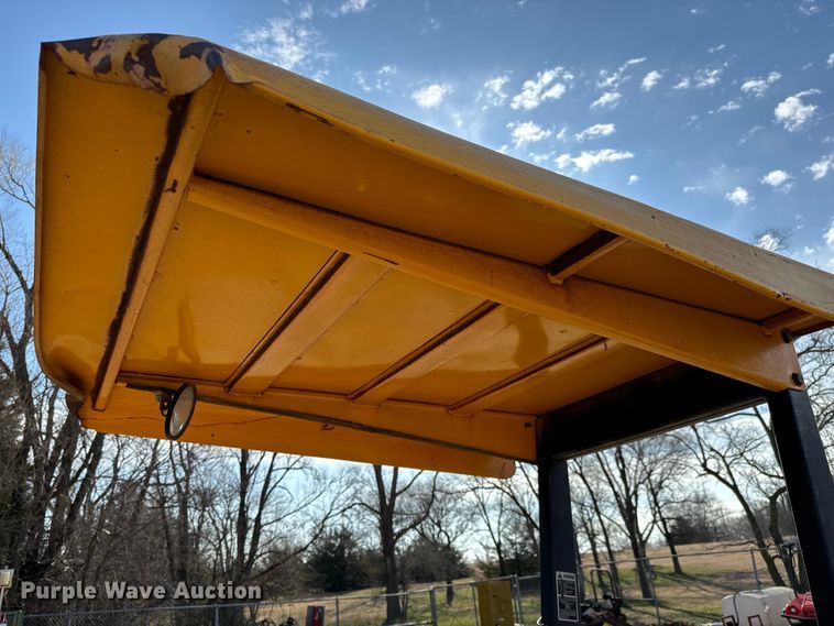 image for item NU9533 1989 John Deere 2355 tractor