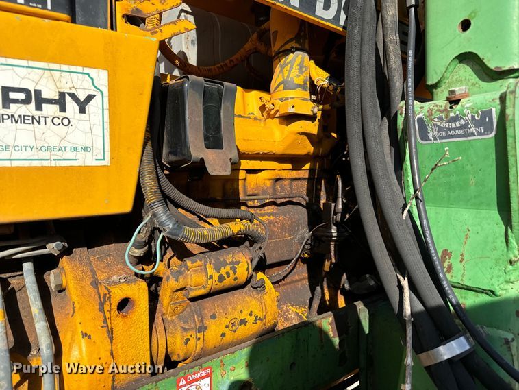 image for item NU9533 1989 John Deere 2355 tractor