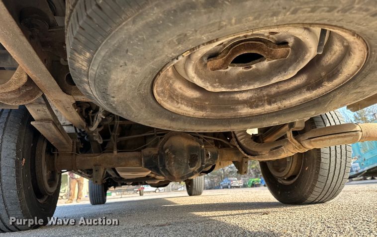 1997 Ford Club Wagon van in Cheney, KS | Item NU9534 sold | Purple Wave