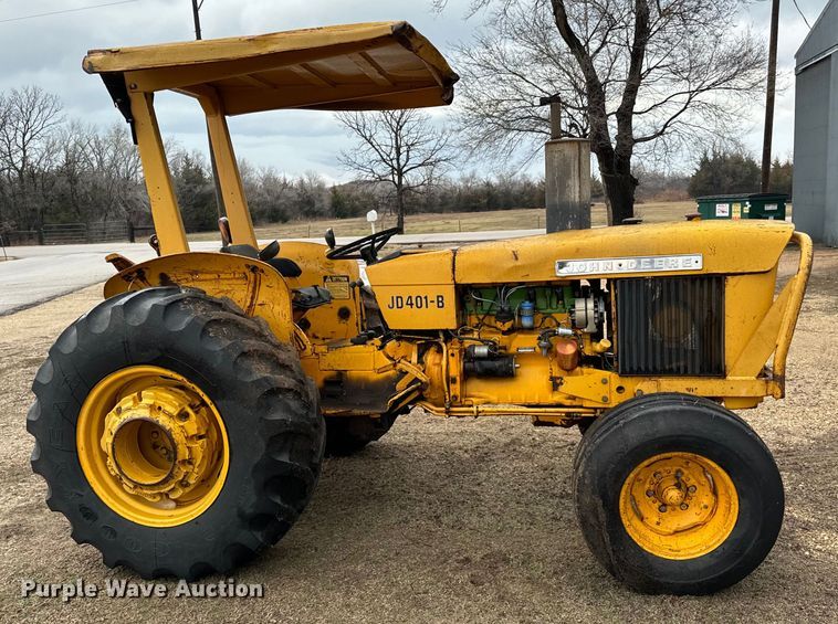 image for item NU9542 1976 John Deere 401-B tractor