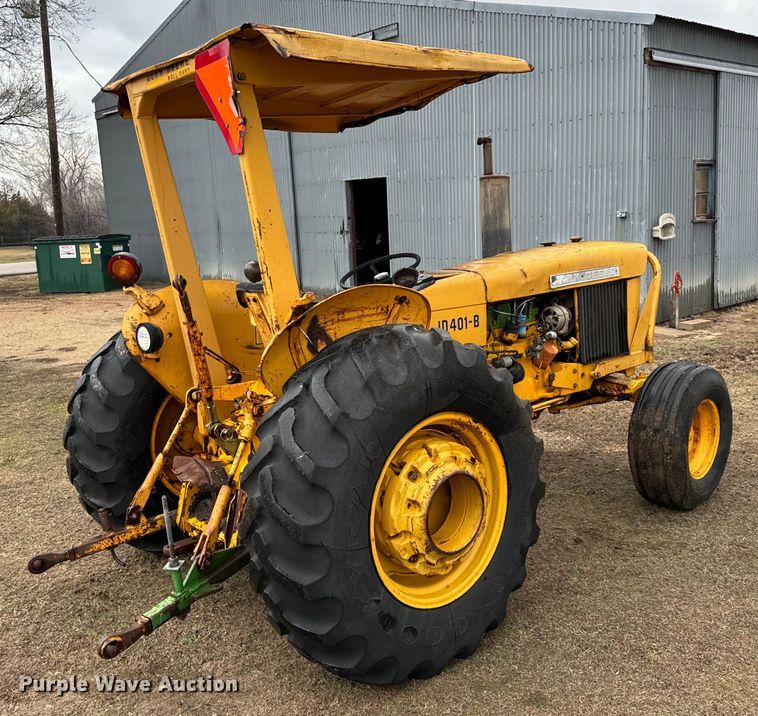 image for item NU9542 1976 John Deere 401-B tractor