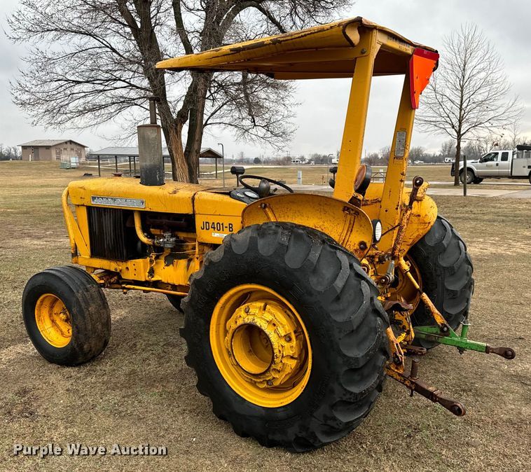 image for item NU9542 1976 John Deere 401-B tractor