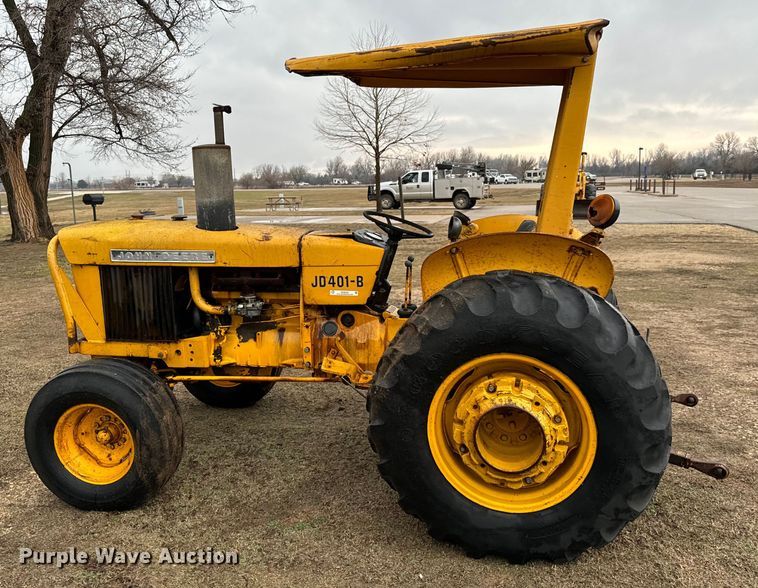 image for item NU9542 1976 John Deere 401-B tractor