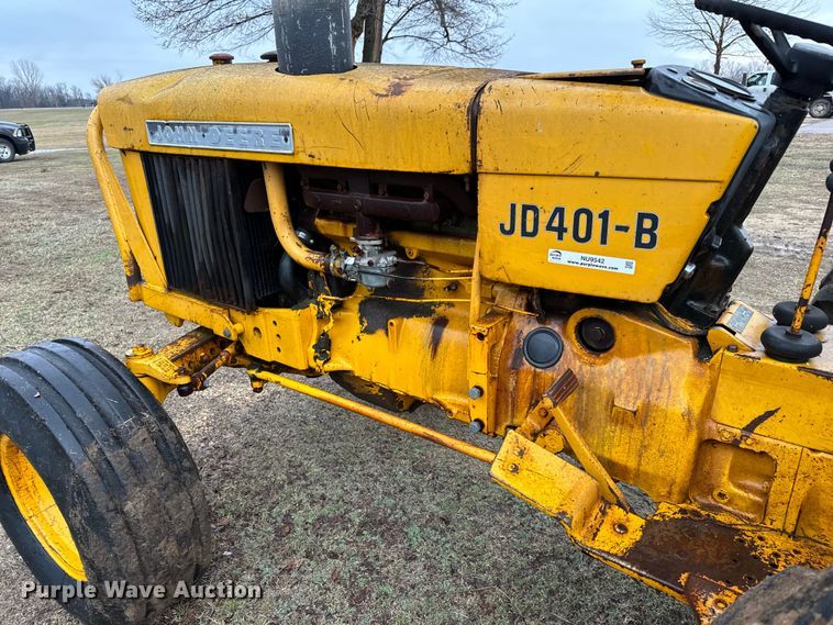 image for item NU9542 1976 John Deere 401-B tractor