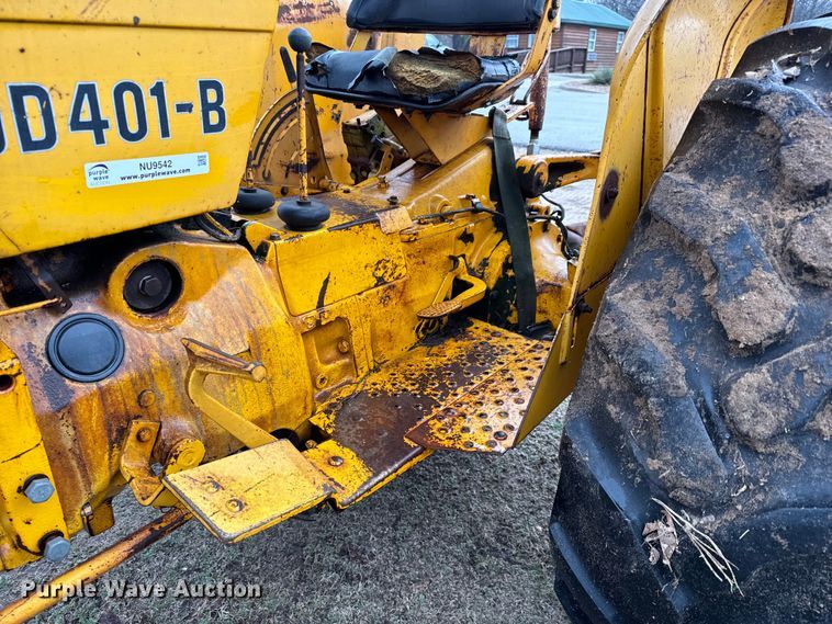 image for item NU9542 1976 John Deere 401-B tractor