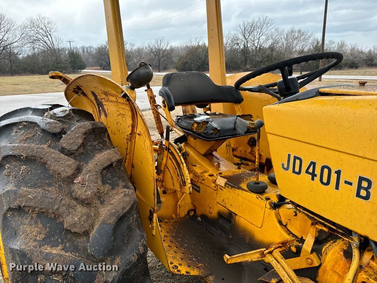image for item NU9542 1976 John Deere 401-B tractor