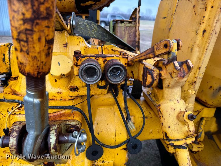 image for item NU9542 1976 John Deere 401-B tractor