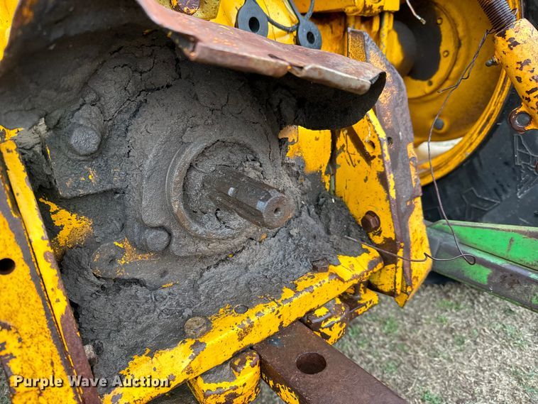 image for item NU9542 1976 John Deere 401-B tractor