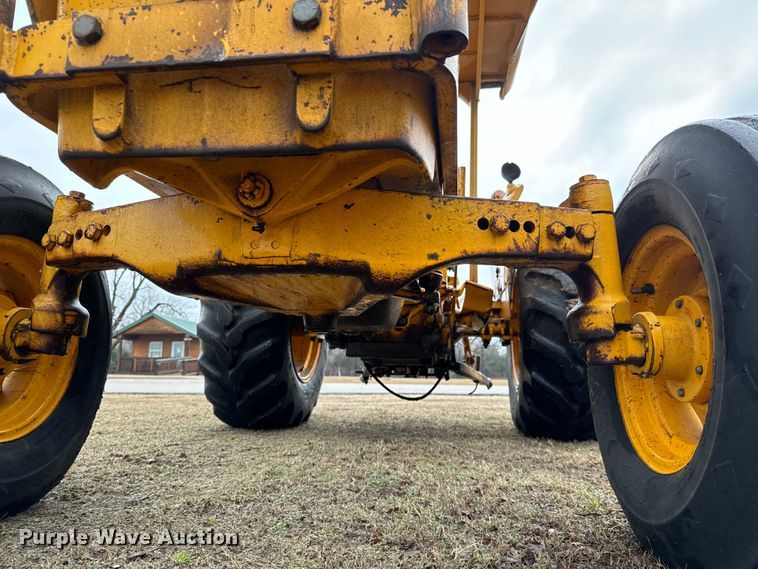 image for item NU9542 1976 John Deere 401-B tractor