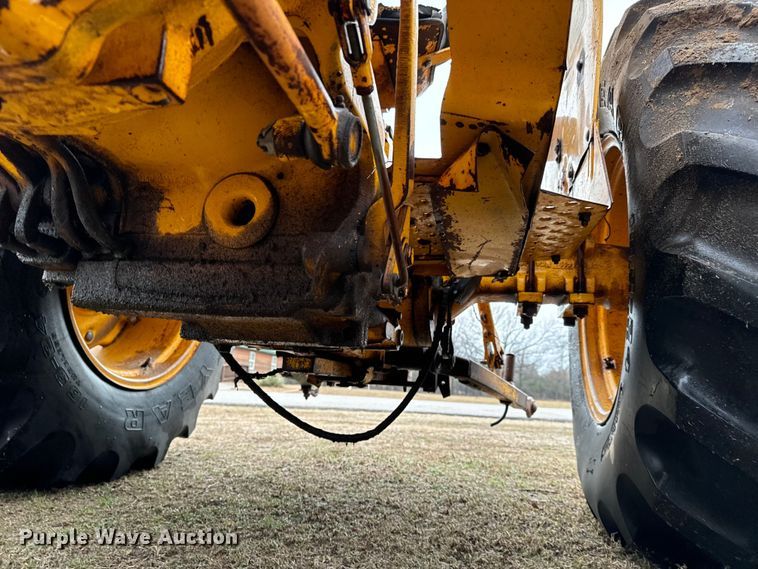 image for item NU9542 1976 John Deere 401-B tractor