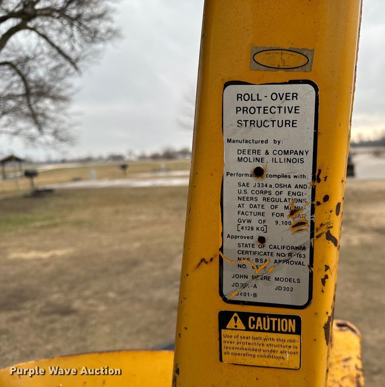 image for item NU9542 1976 John Deere 401-B tractor