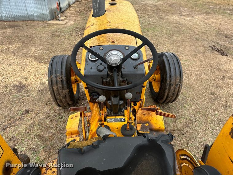 image for item NU9542 1976 John Deere 401-B tractor