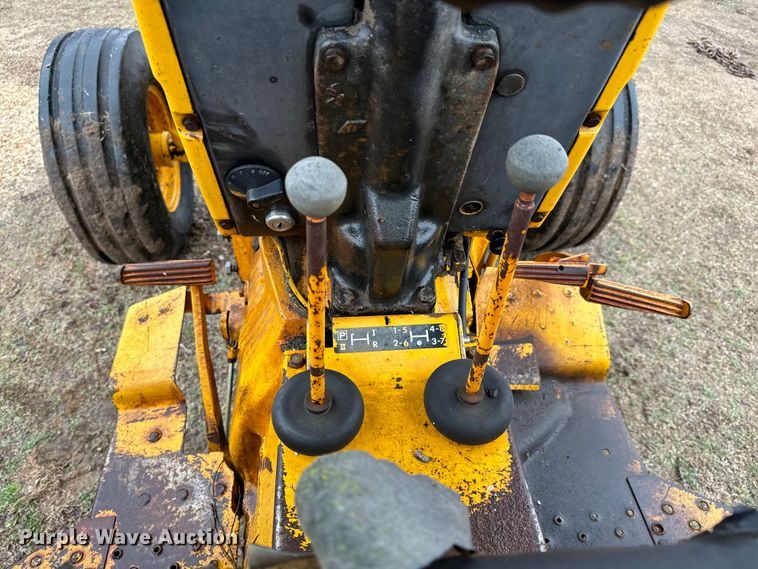 image for item NU9542 1976 John Deere 401-B tractor