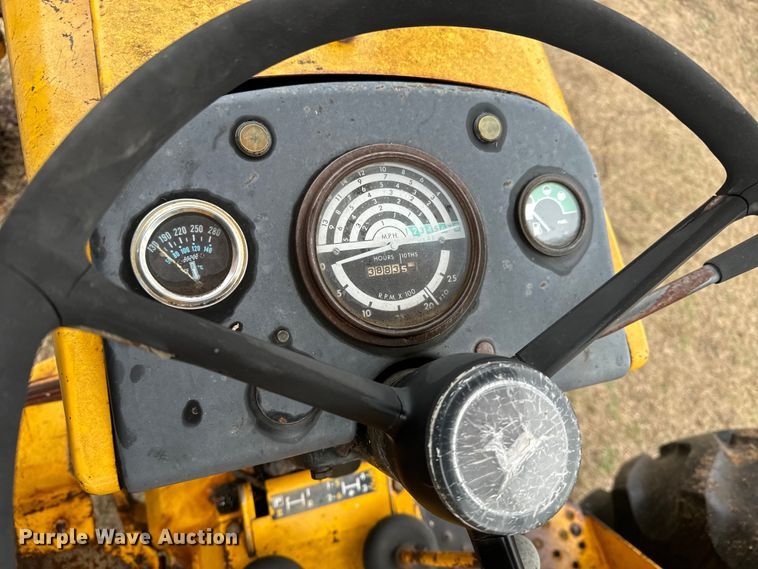 image for item NU9542 1976 John Deere 401-B tractor