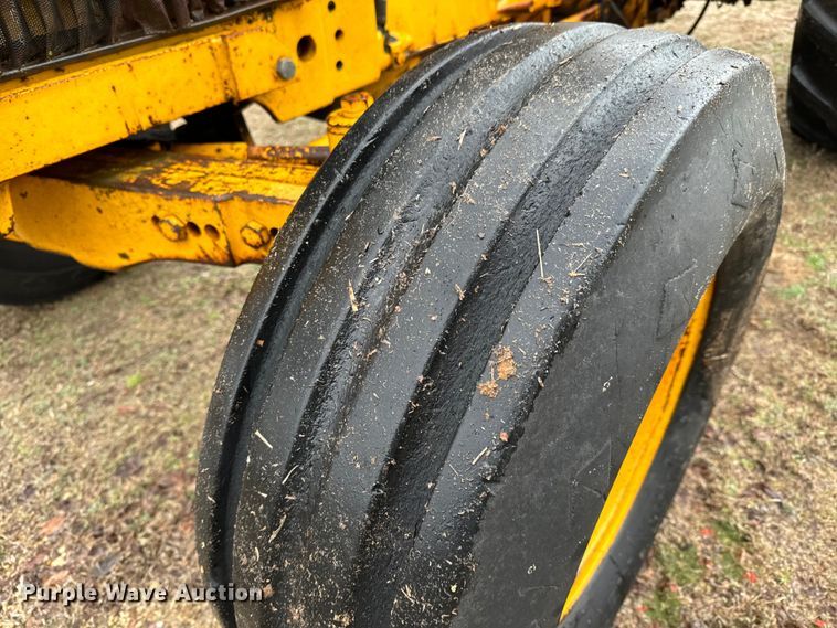 image for item NU9542 1976 John Deere 401-B tractor