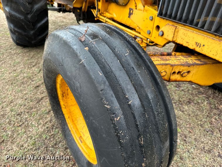 image for item NU9542 1976 John Deere 401-B tractor