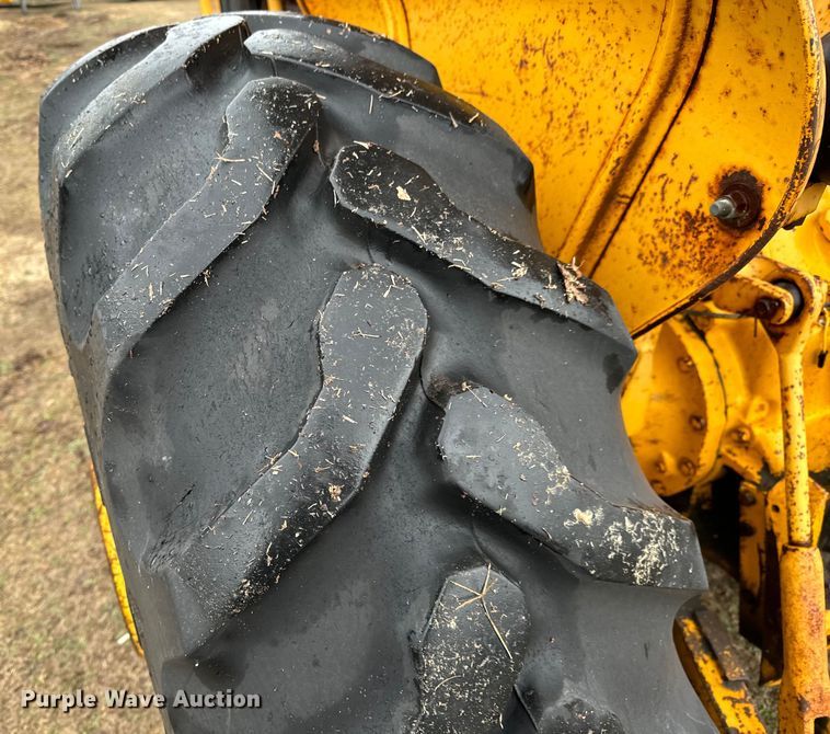 image for item NU9542 1976 John Deere 401-B tractor