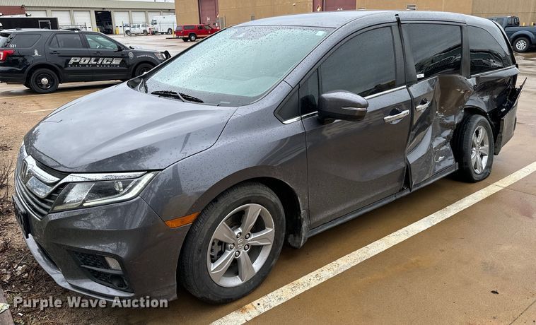 image for item NU9545 2020 Honda Odyssey van