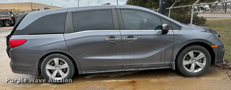 image for item NU9545 2020 Honda Odyssey van