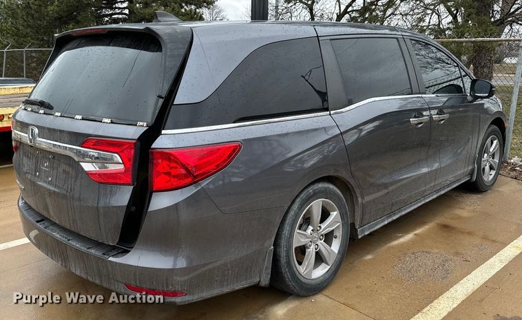 image for item NU9545 2020 Honda Odyssey van