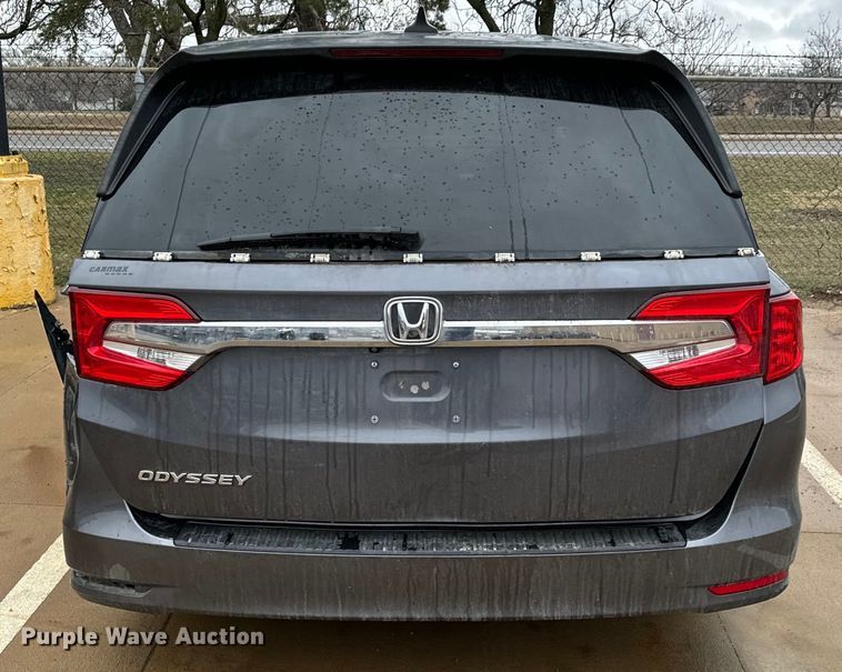 image for item NU9545 2020 Honda Odyssey van