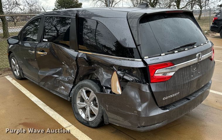 image for item NU9545 2020 Honda Odyssey van