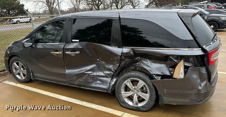 image for item NU9545 2020 Honda Odyssey van