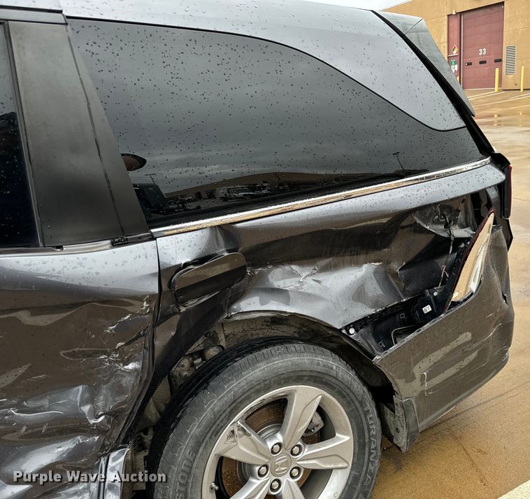 image for item NU9545 2020 Honda Odyssey van