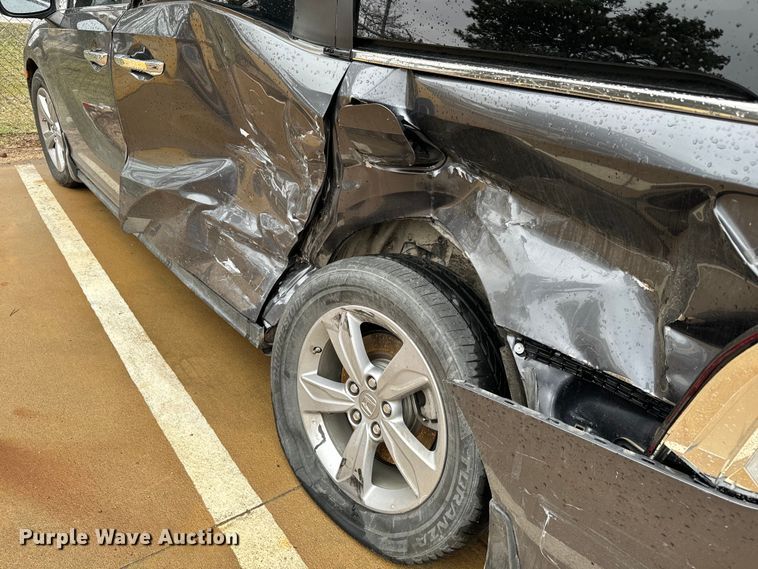 image for item NU9545 2020 Honda Odyssey van