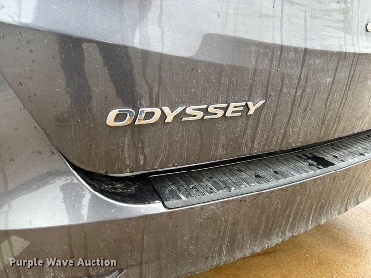 image for item NU9545 2020 Honda Odyssey van