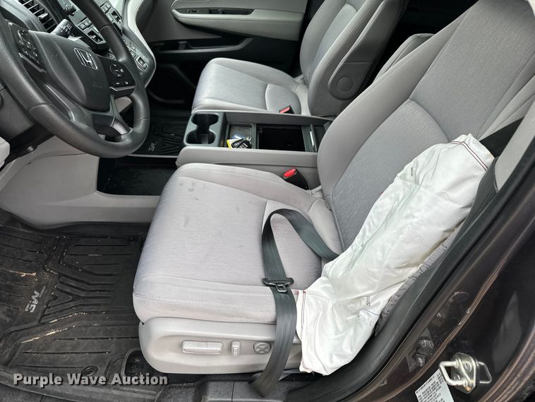 image for item NU9545 2020 Honda Odyssey van