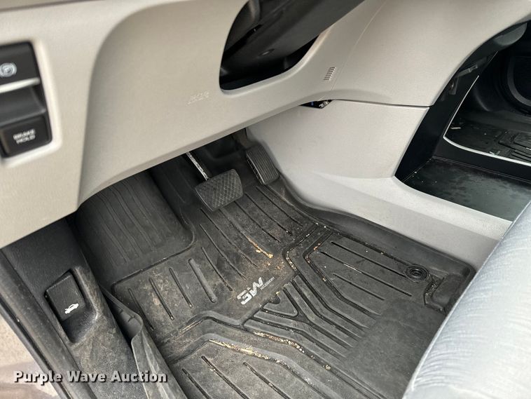 image for item NU9545 2020 Honda Odyssey van