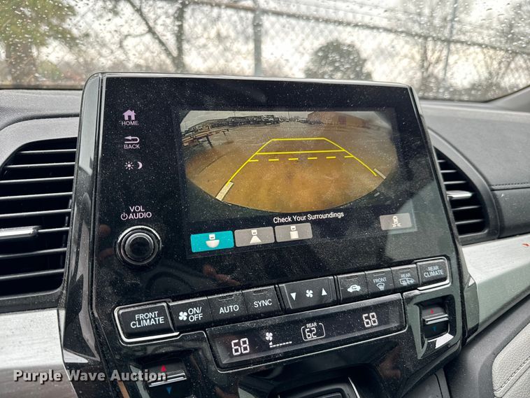 image for item NU9545 2020 Honda Odyssey van