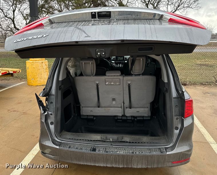 image for item NU9545 2020 Honda Odyssey van